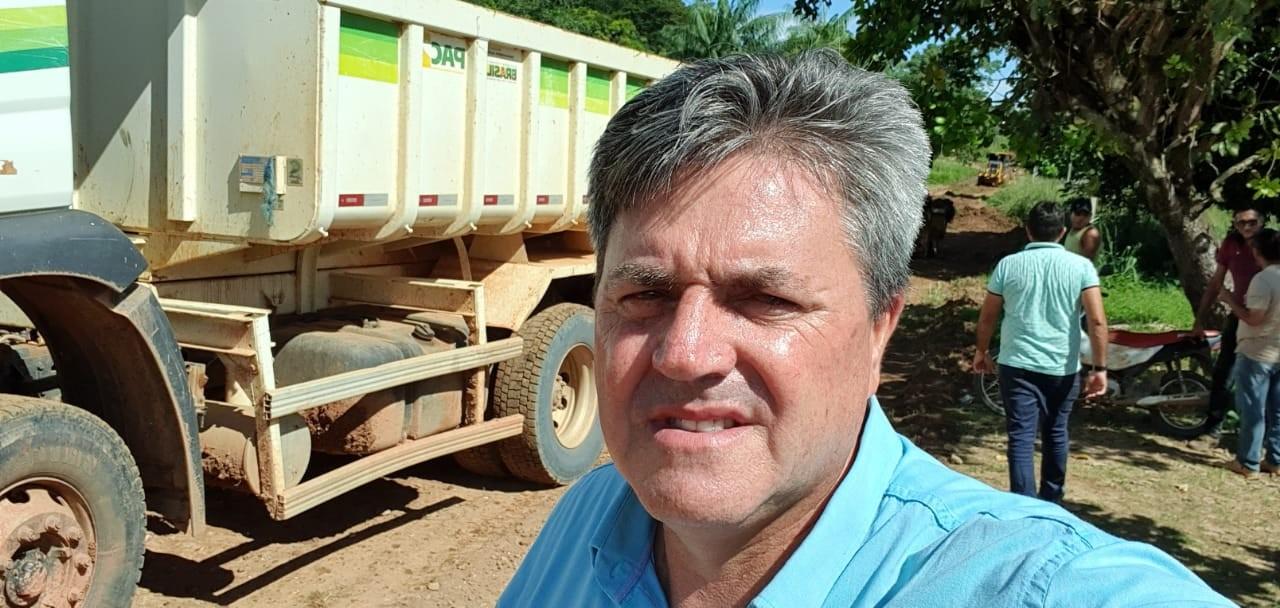 Vilson Gonçalves acompanha recuperação de vias publicas em Fordlândia