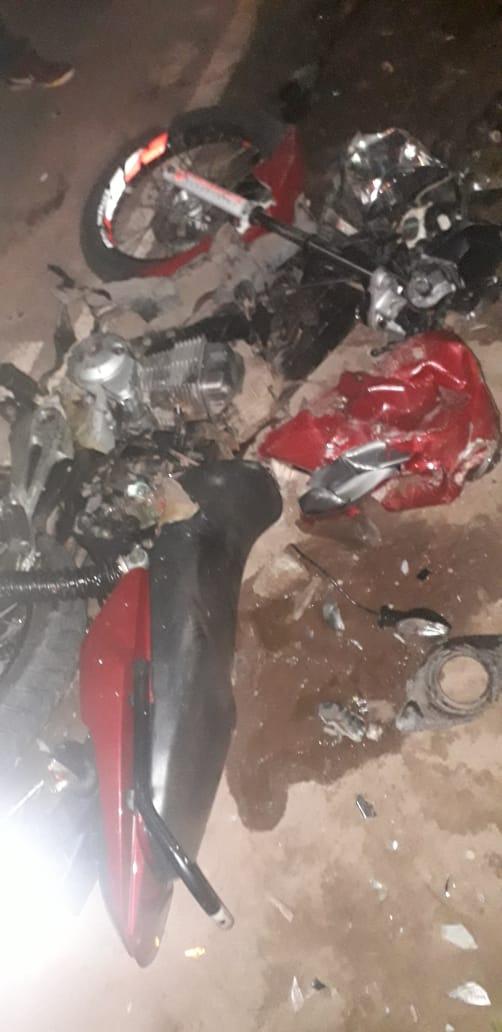 Carro avança a preferencial e leva duas vítimas para UPA