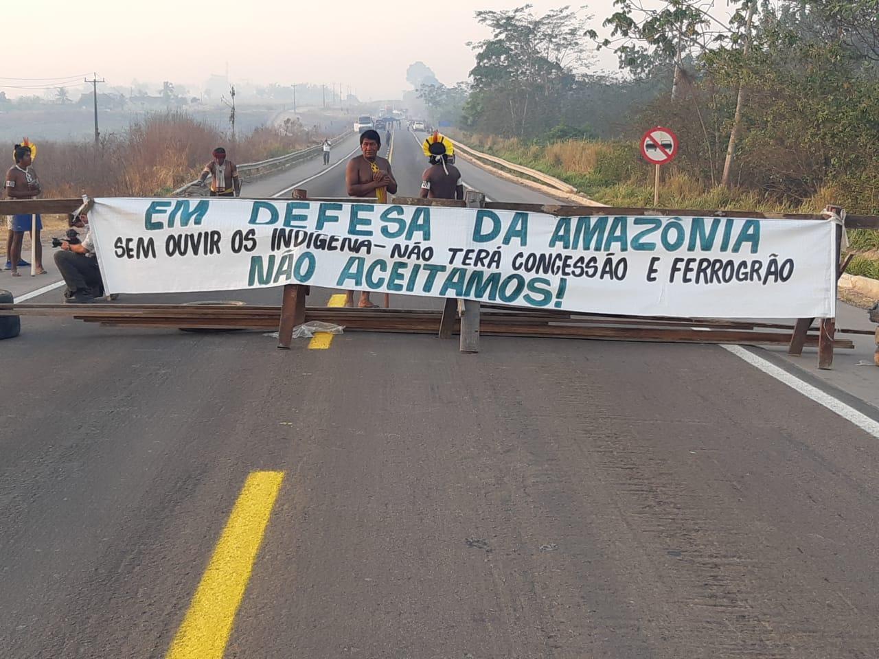 Indígenas fecham BR em Novo Progresso