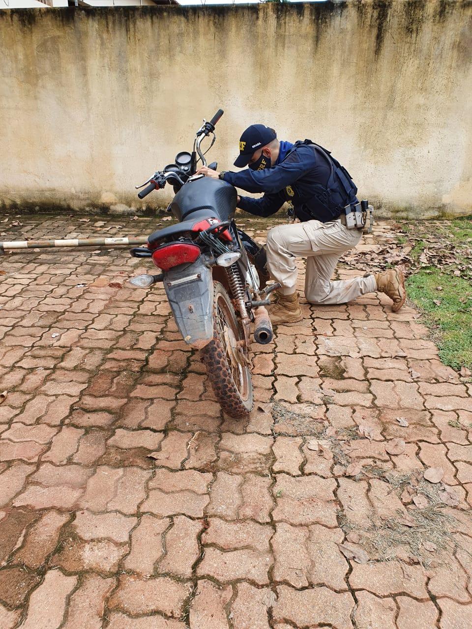 Condutor com moto adulterada cai nas garras da PRF em Rurópolis