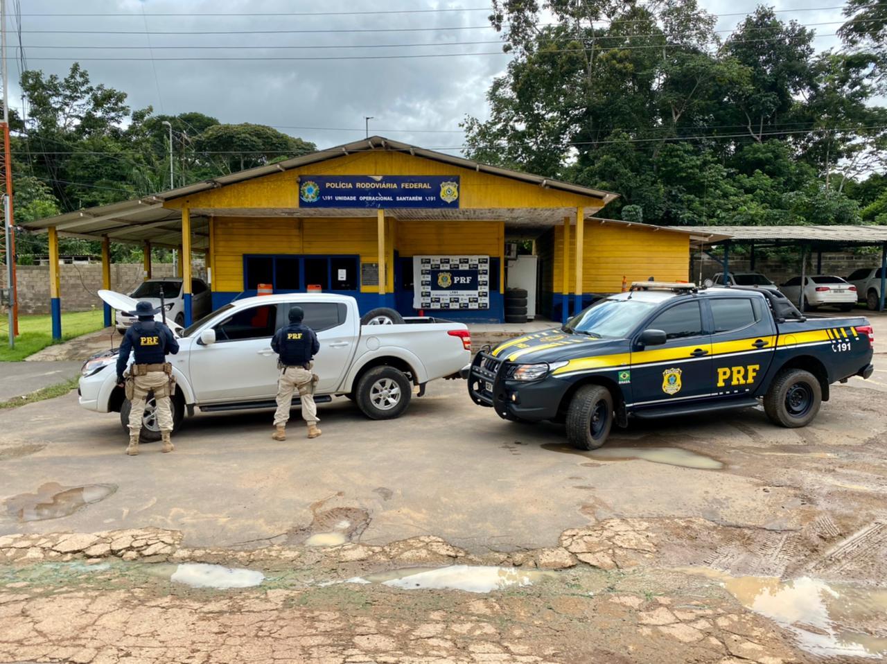 Apreensão de veículo furtado e uso de documento falso 