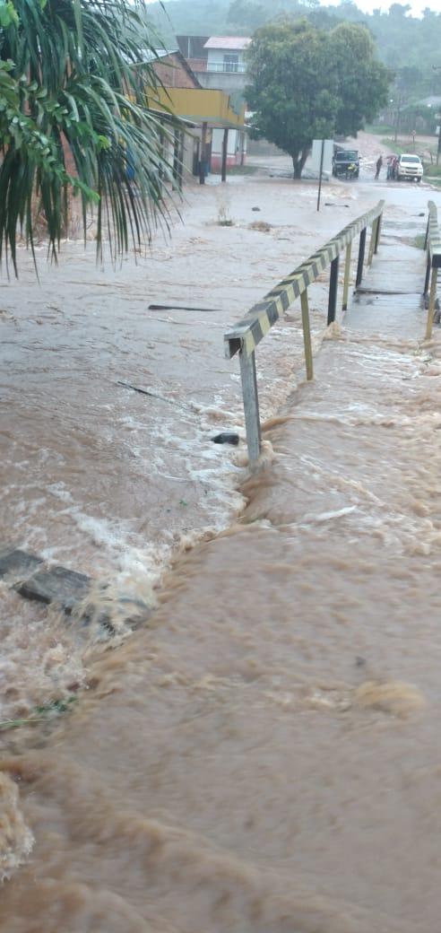 Forte chuva em Fordlândia alaga estabelecimentos comerciais