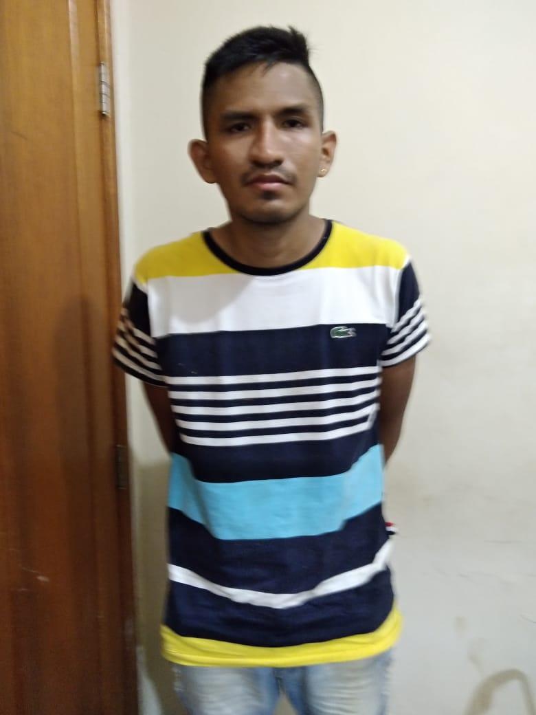 Elemento preso pela PM acusando de furtar botija de gaz dentro de escola