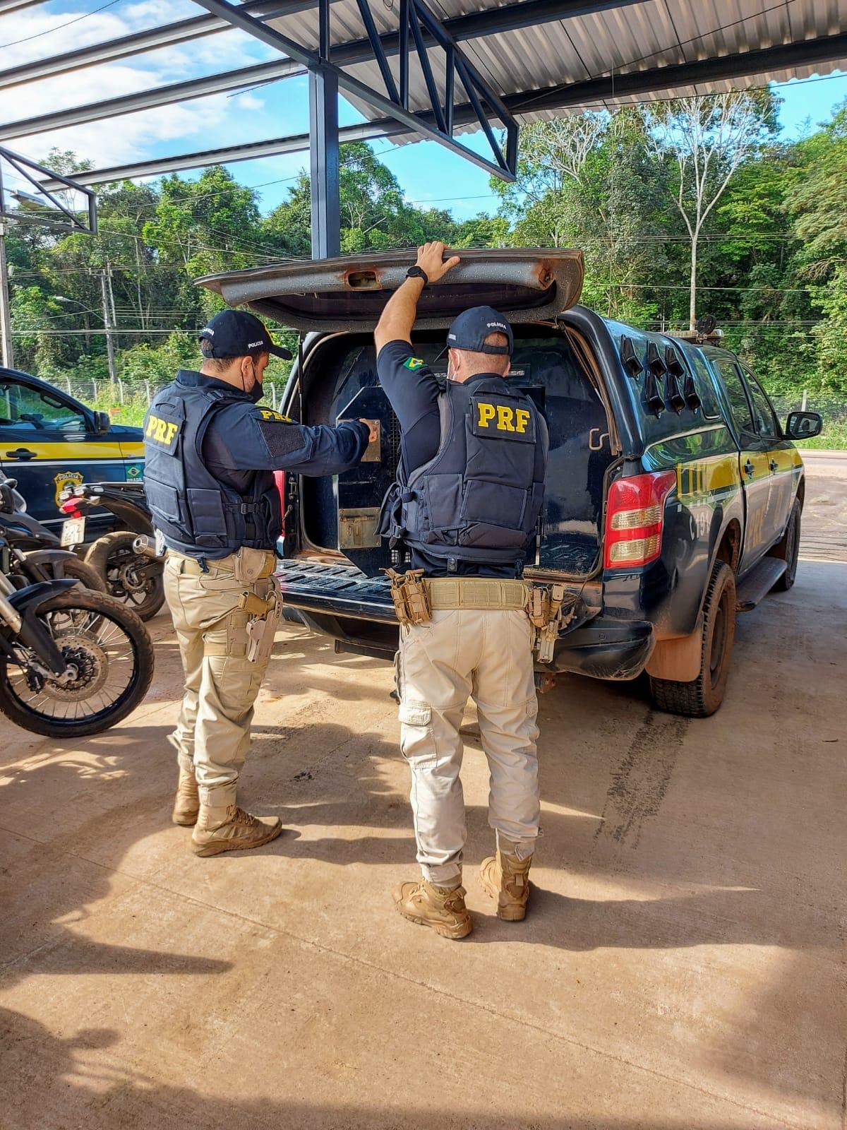Homem com mandado de prisão em aberto preso ainda pouco pela PRF