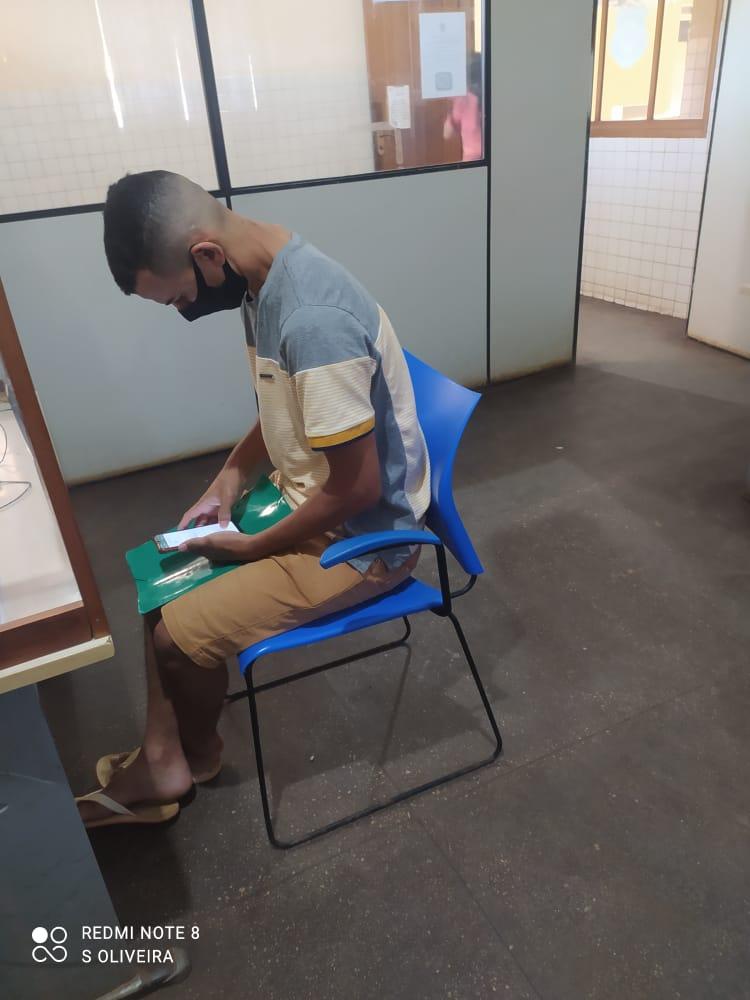 Homem preso pela PM por força de mandado de prisao