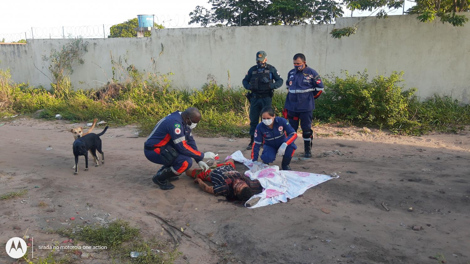 Jovem morto com várias facadas no pescoço no bairro Alvorada