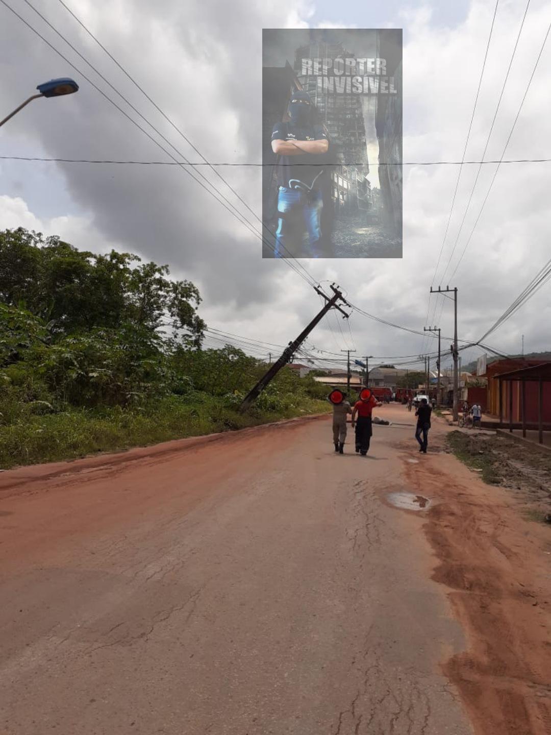 Motorista bate em motoqueiro e derruba poste no Nova República