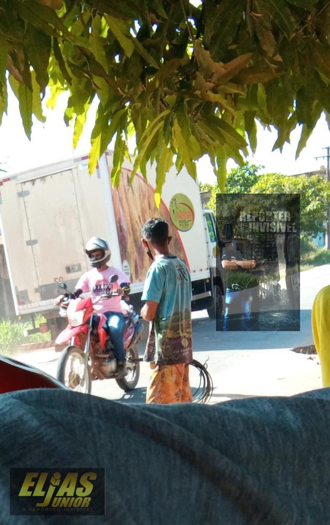 Homem pego por populares quando roubava fios elétricos no Maracanã