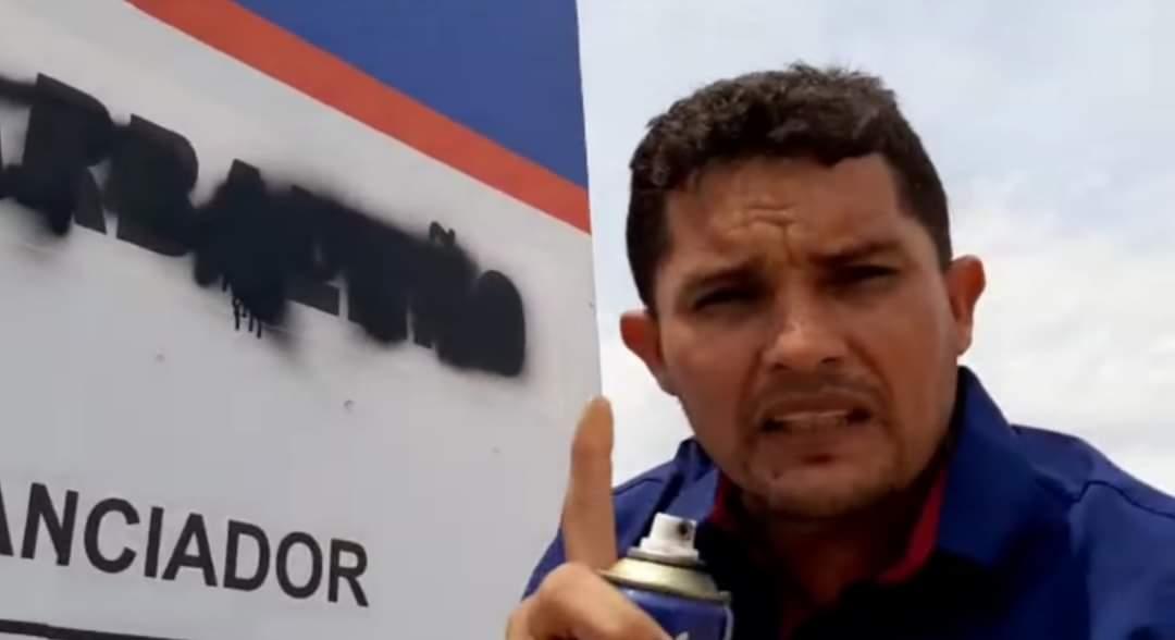 Ativista político chega na Delegacia tentando intimidar a Polícia e acaba preso