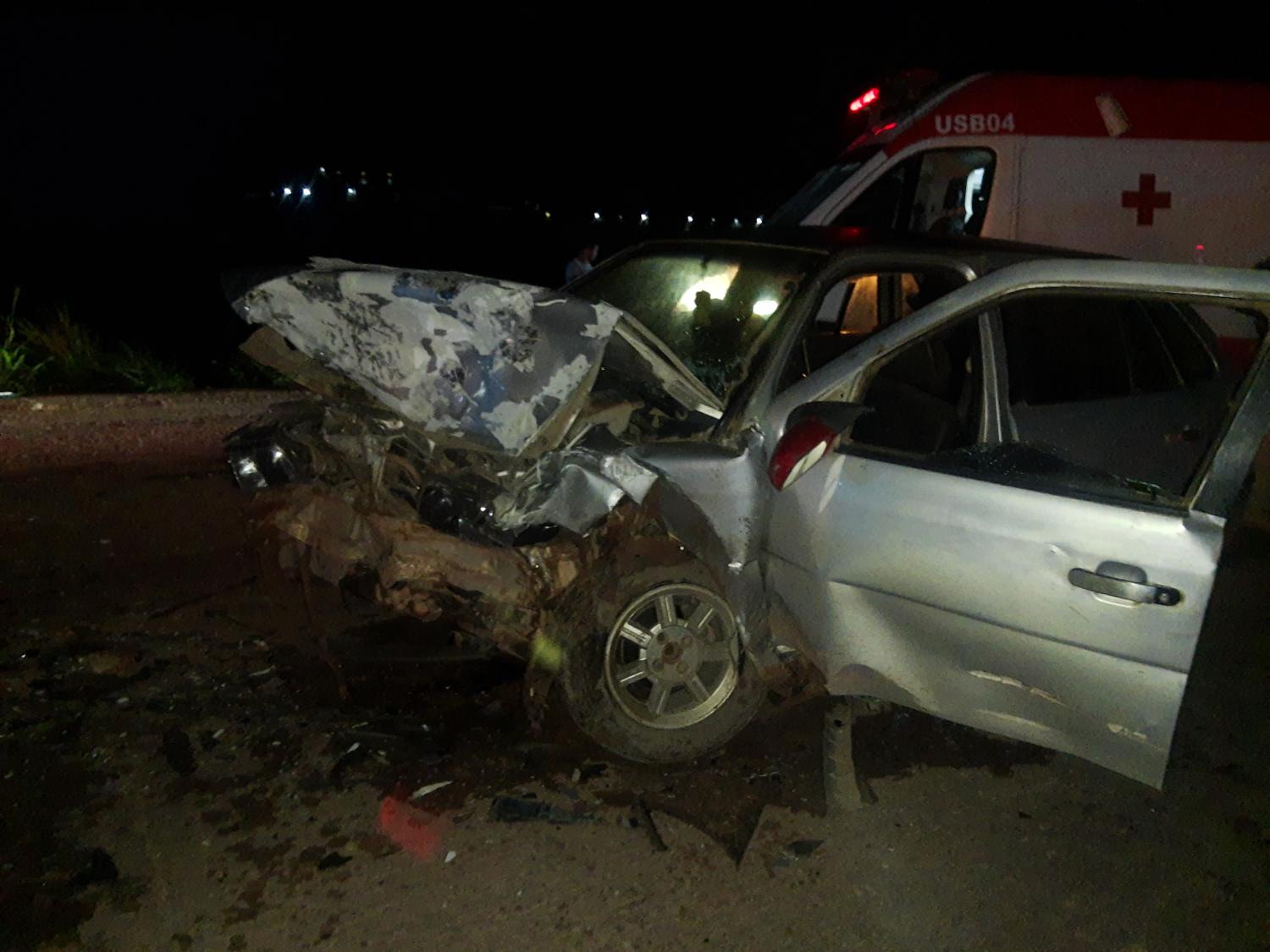 Batida entre dois carros na BR 163