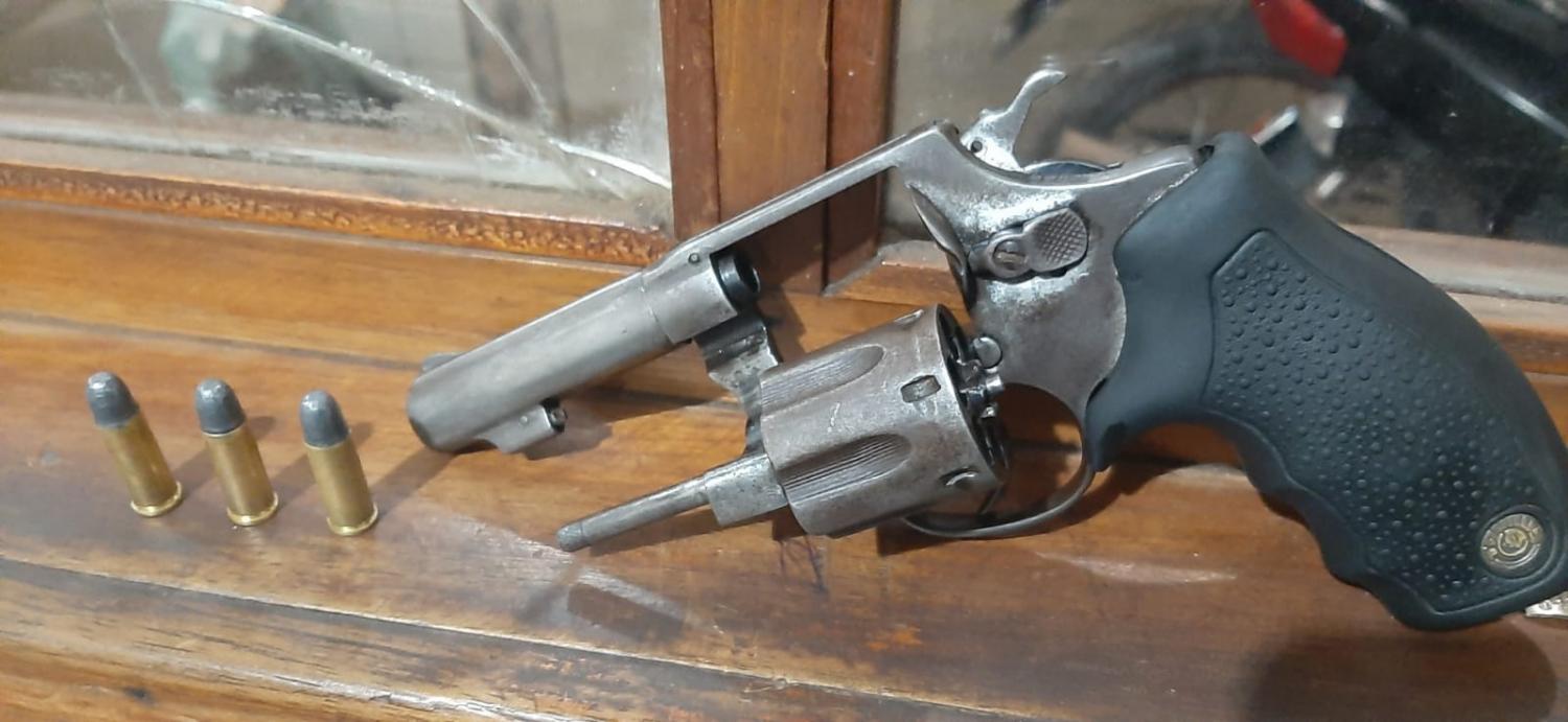 Elemento preso pela PM de posse de arma de fogo