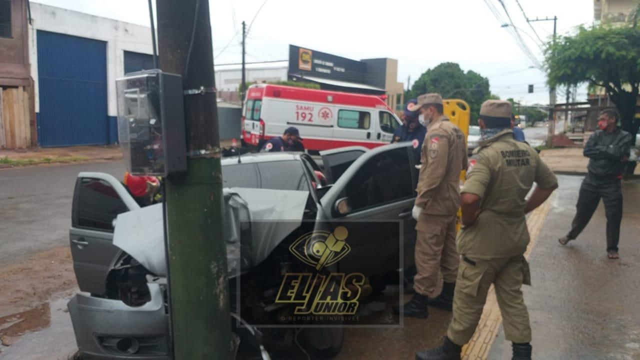 Jovem morre depois de carro atingir poste na Curuá-una