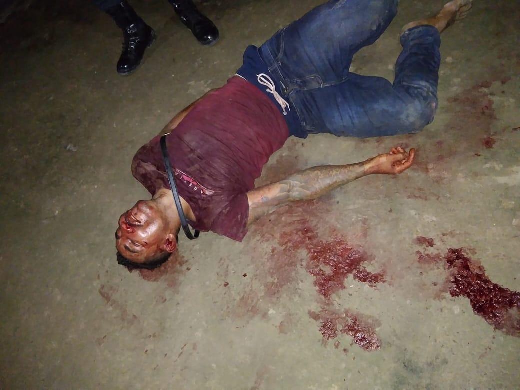 Depois de furtar em residência elemento leva surra de populares no bairro do Uruará