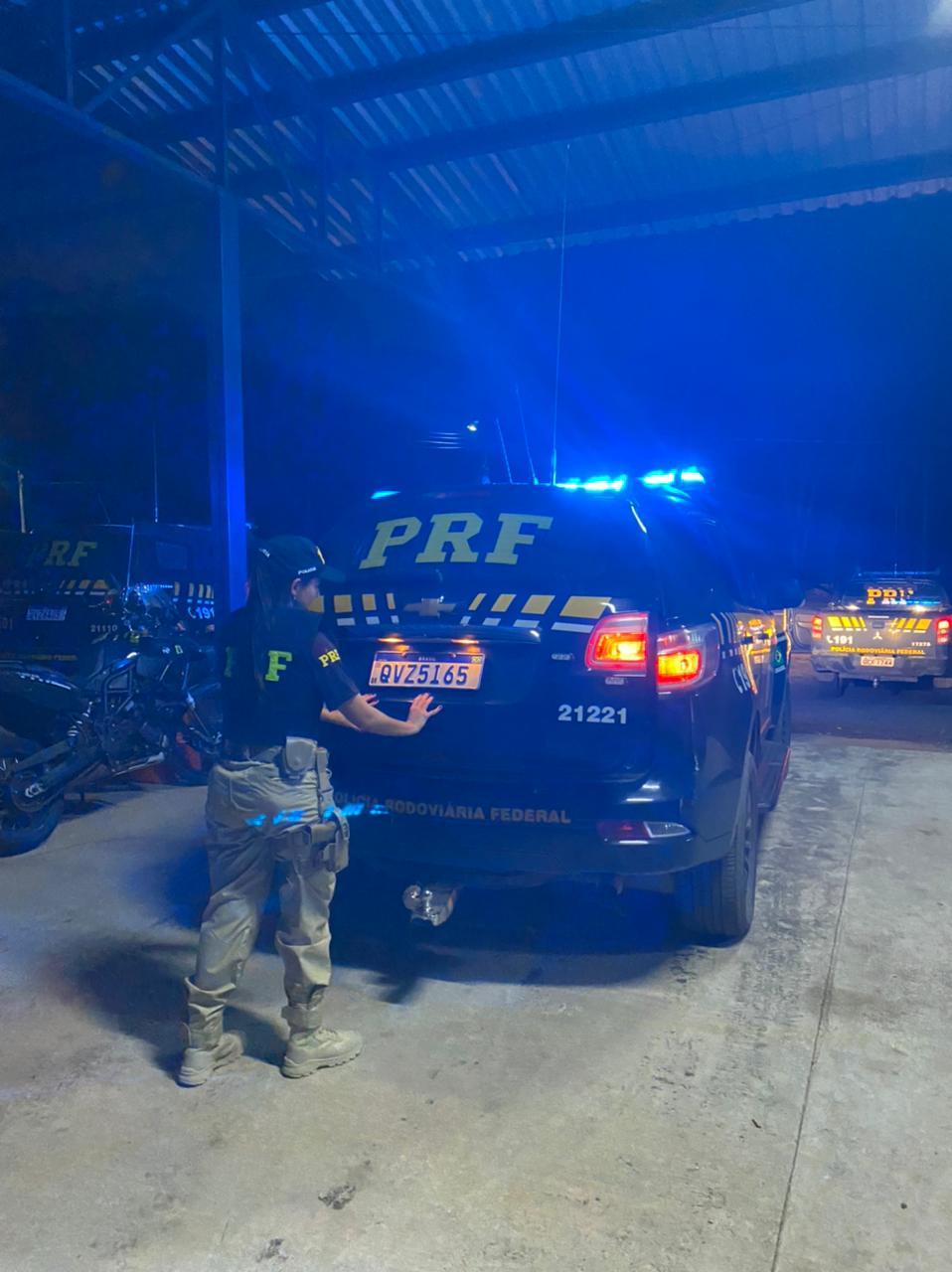 Em abordagem homem é preso pela PRF com mandado de prisão em aberto