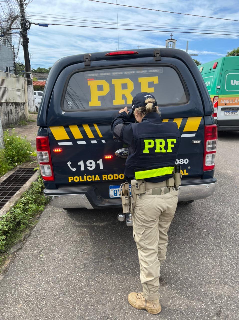 Homen preso pela PRF por força de mandado de prisao