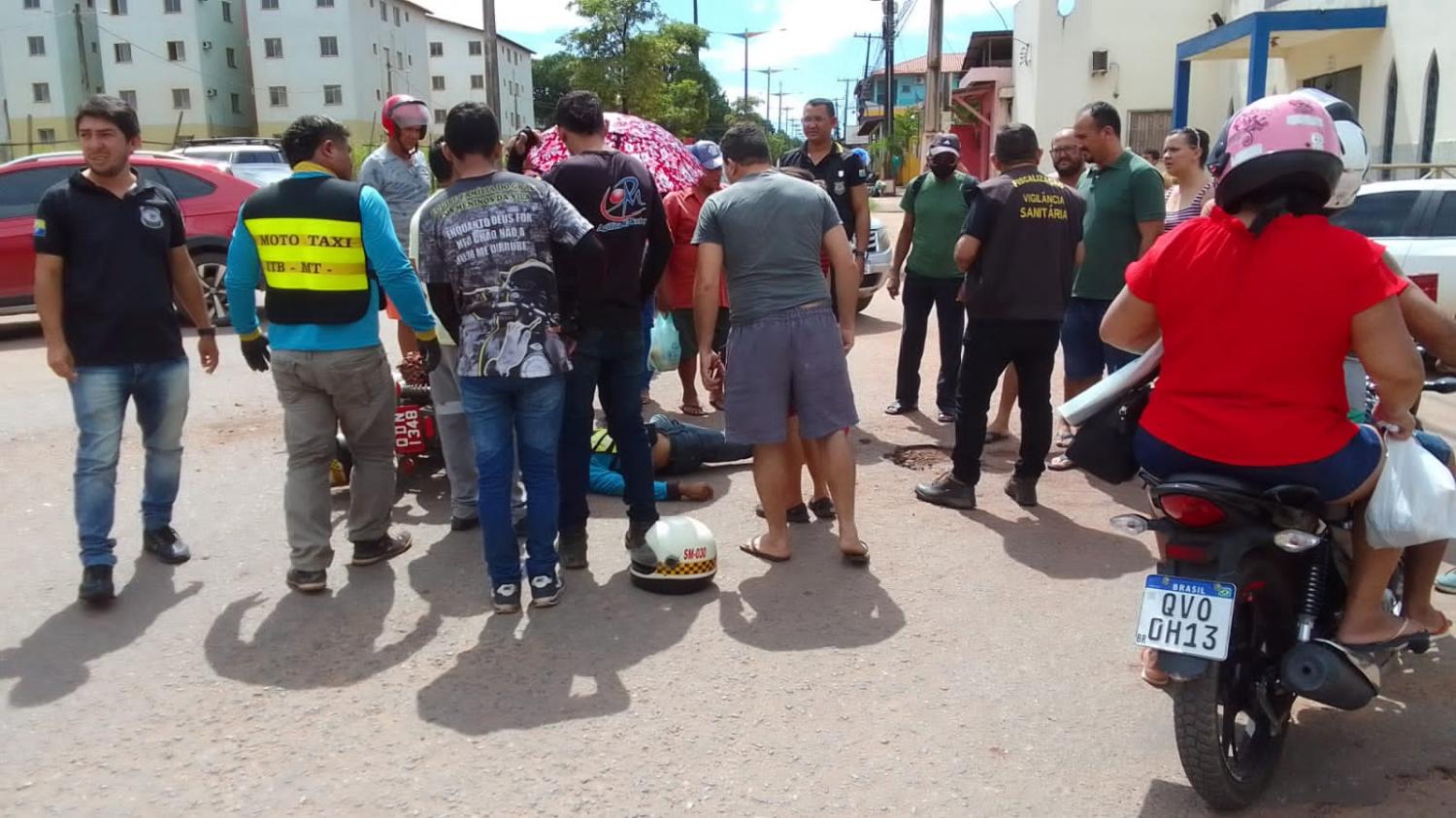 Caminhão de combustível atinge motoqueiro na Moaçara
