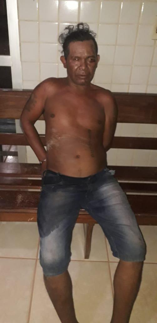 Homem preso por violência doméstica e porte ilegal de arma de fogo