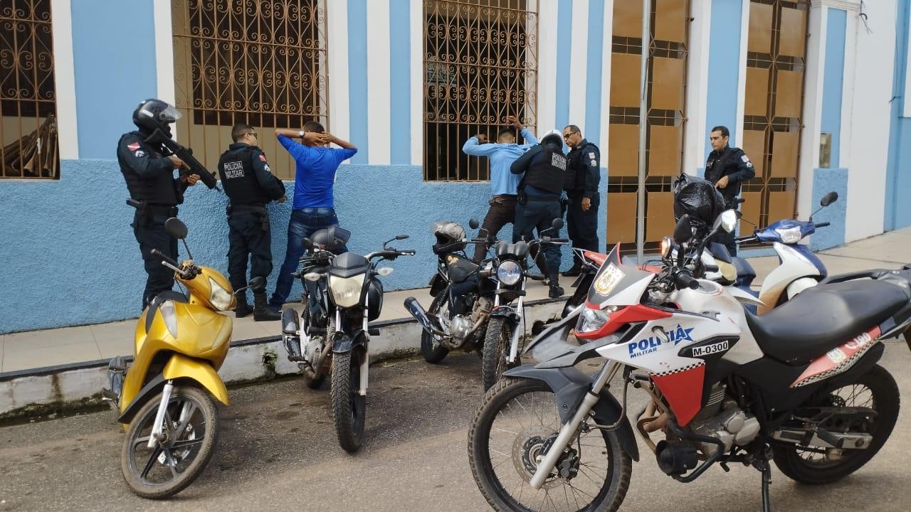 Falsos pintores presos apos furtar residência