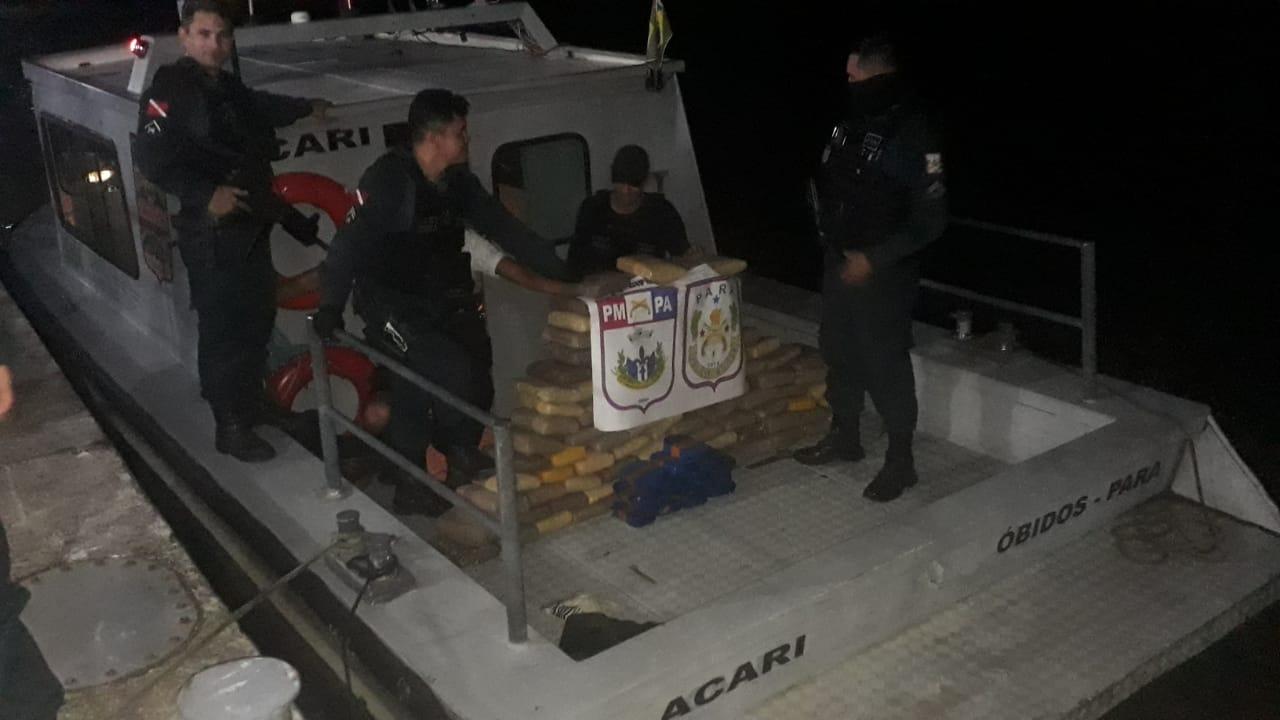 Em Óbidos no meio do Rio Amazonas Policia Militar em mais uma apreensão de entorpecentes