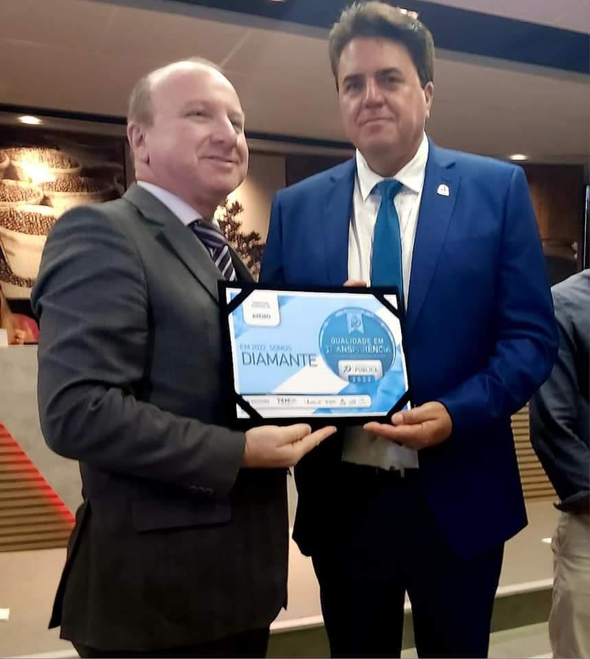 Prefeito de Aveiro Vilson Gonçalves recebe selo diamante em transparência pública
