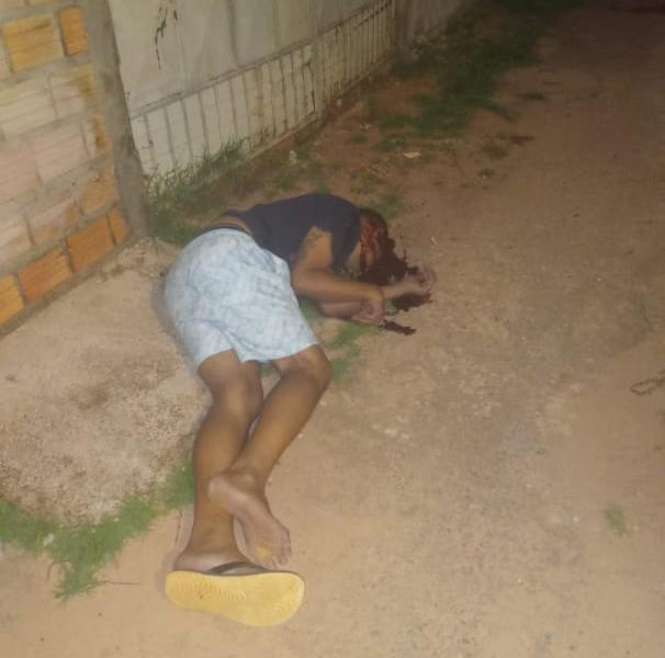 Homem morto a tiros no bairro Salvação