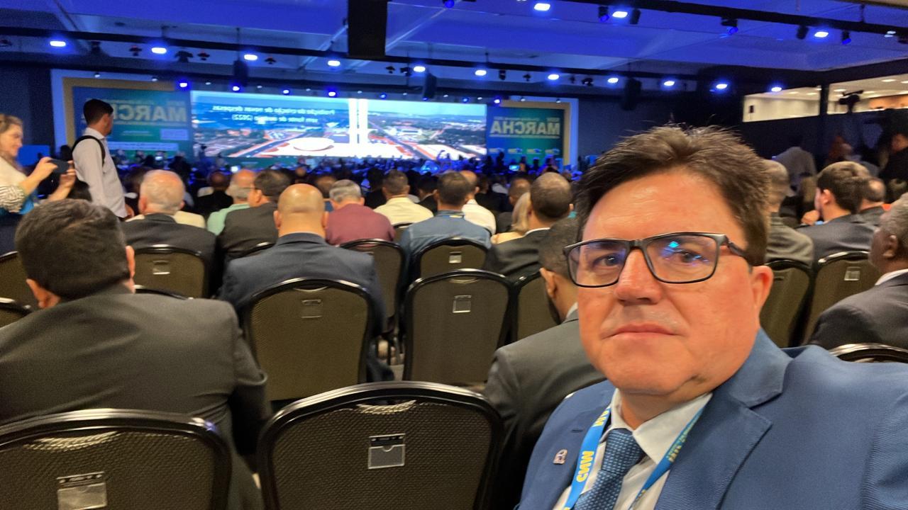 Prefeito de Aveiro participa em Brasília da Marcha dos Prefeitos