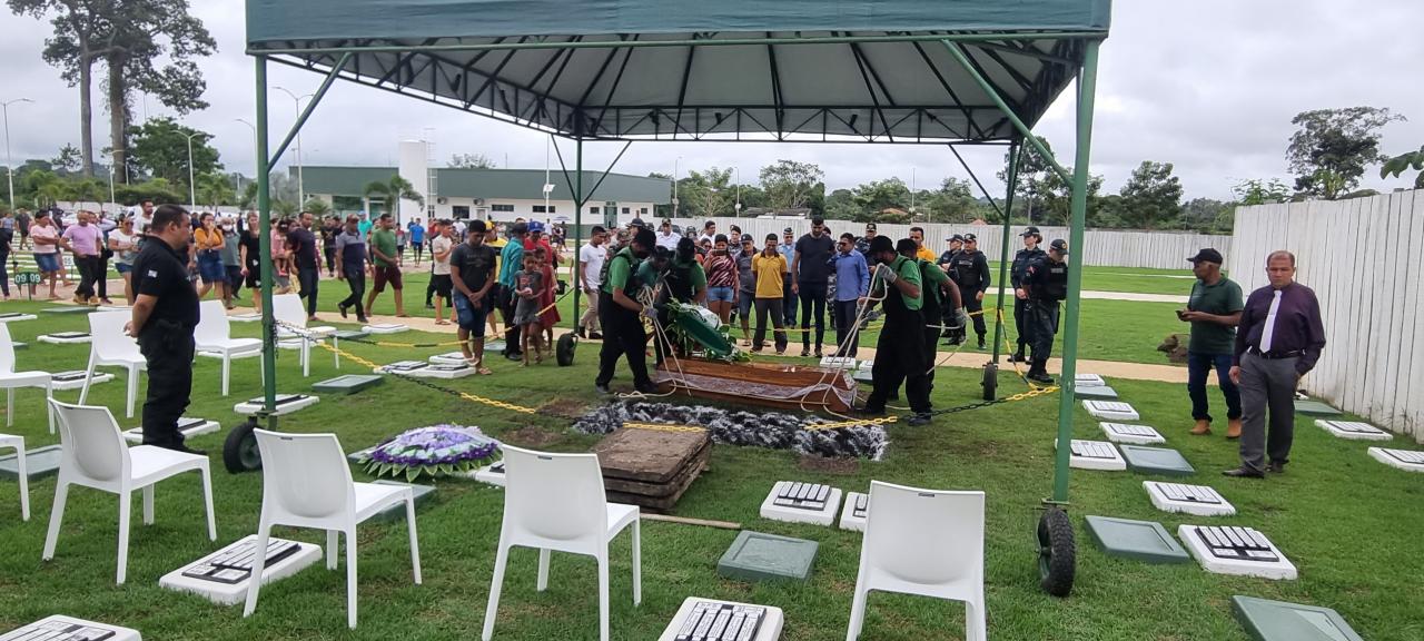 Policial morto em combate sepultado na manhã de Domingo
