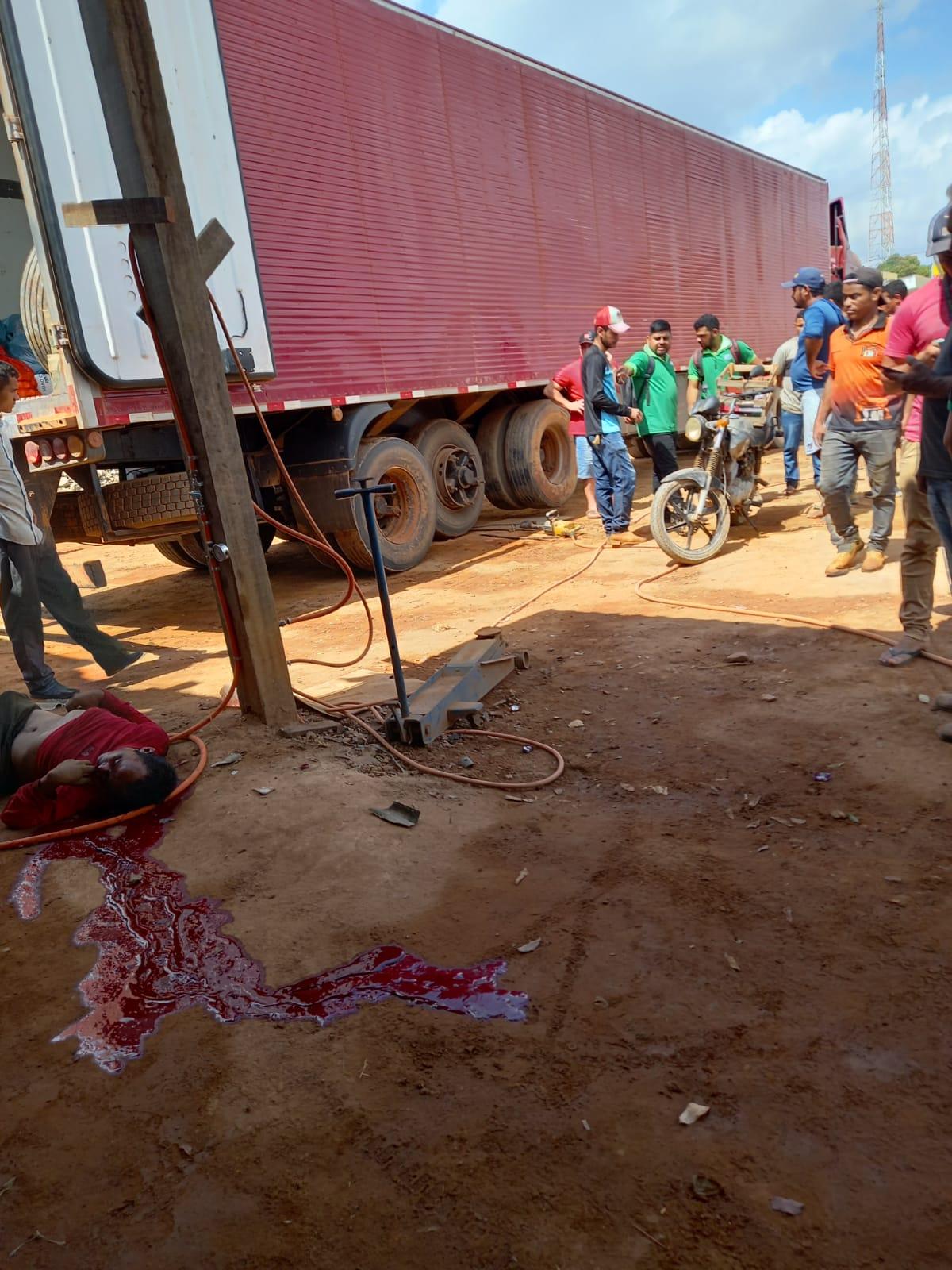 Pneu de carreta estoura e mata borrachéiro em Uruará