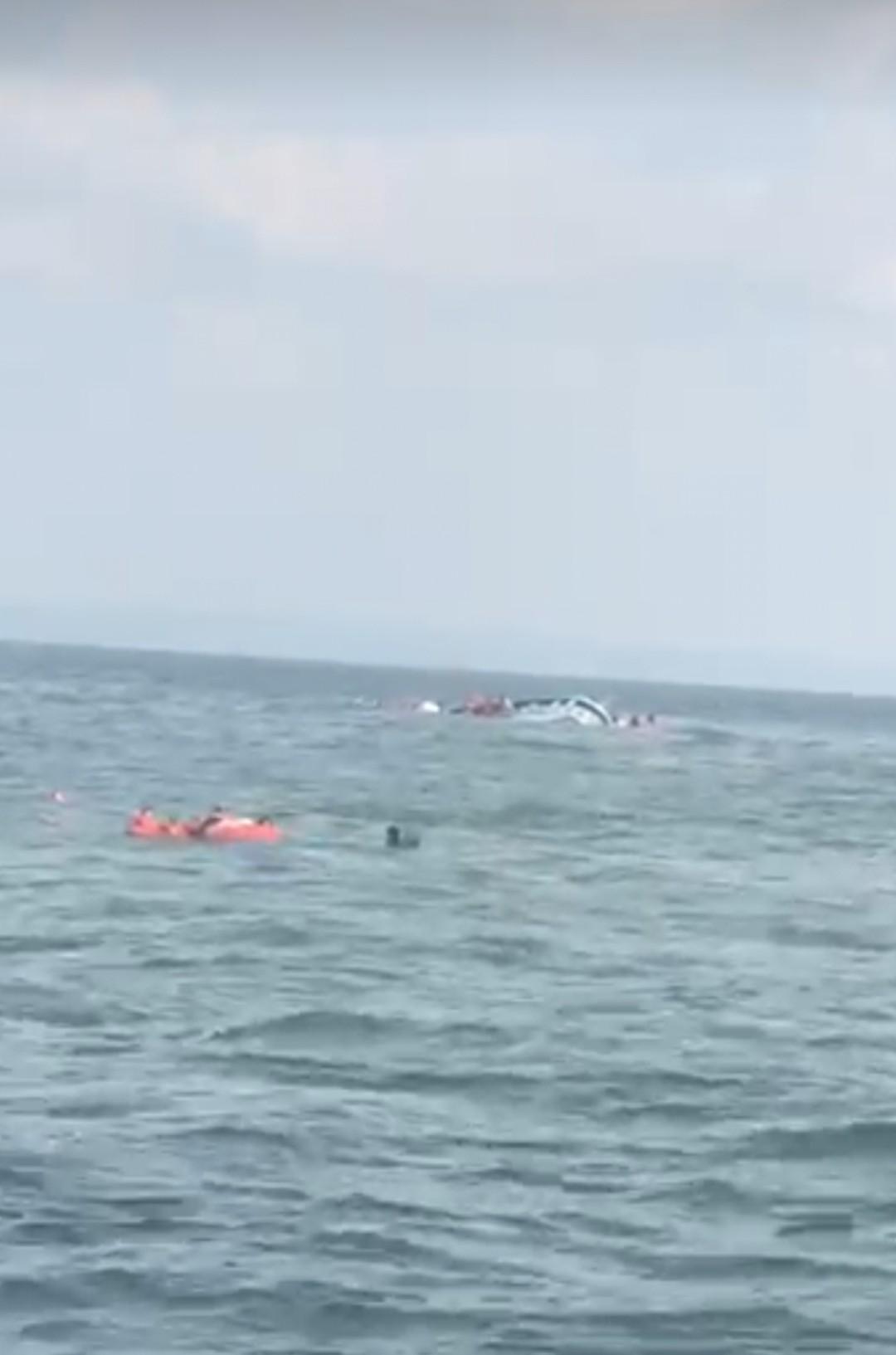 Barco naufraga no Rio Tapajós