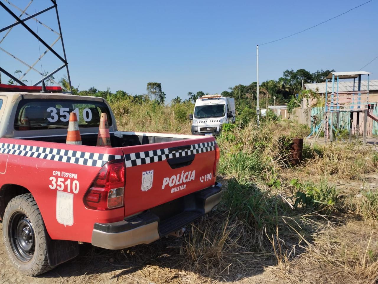 Homem encontrado morto em residência
