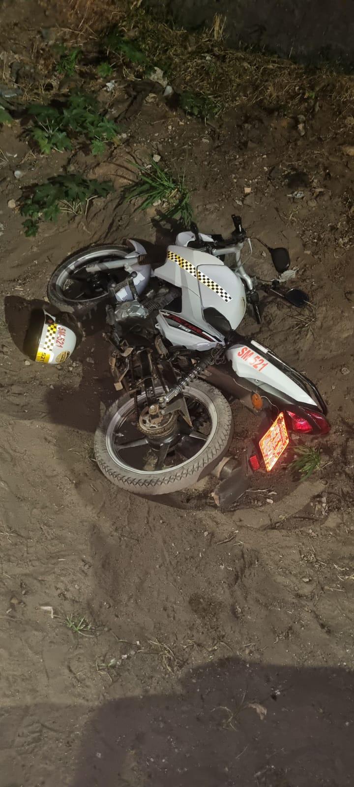 Mototaxista tem moto roubada de frente sua residência
