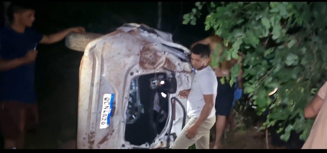 Carro que vinha de Itaituba para Santarém capota na BR 163