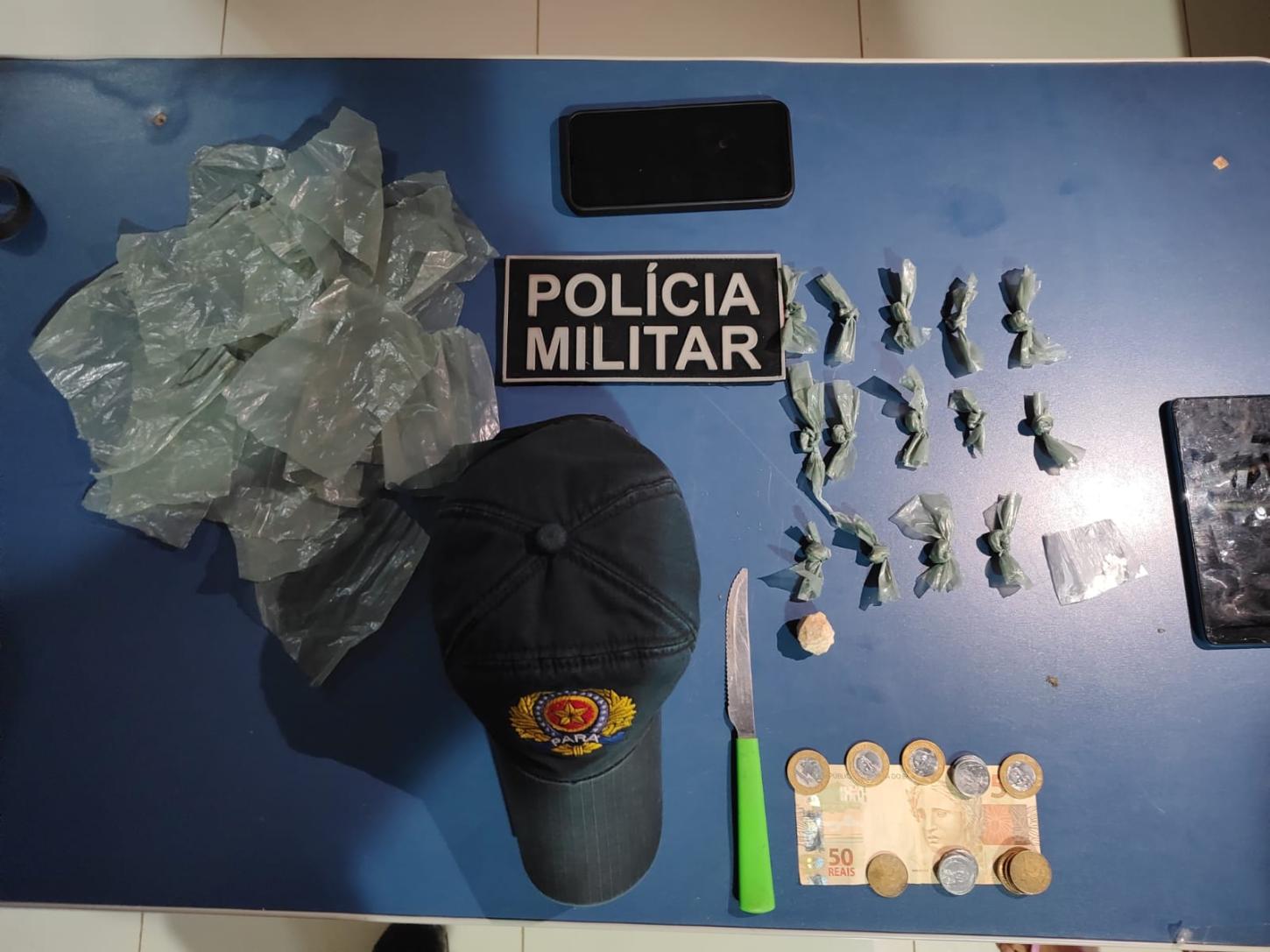 Mulher presa com entorpecentes na comunidade Santa Júlia