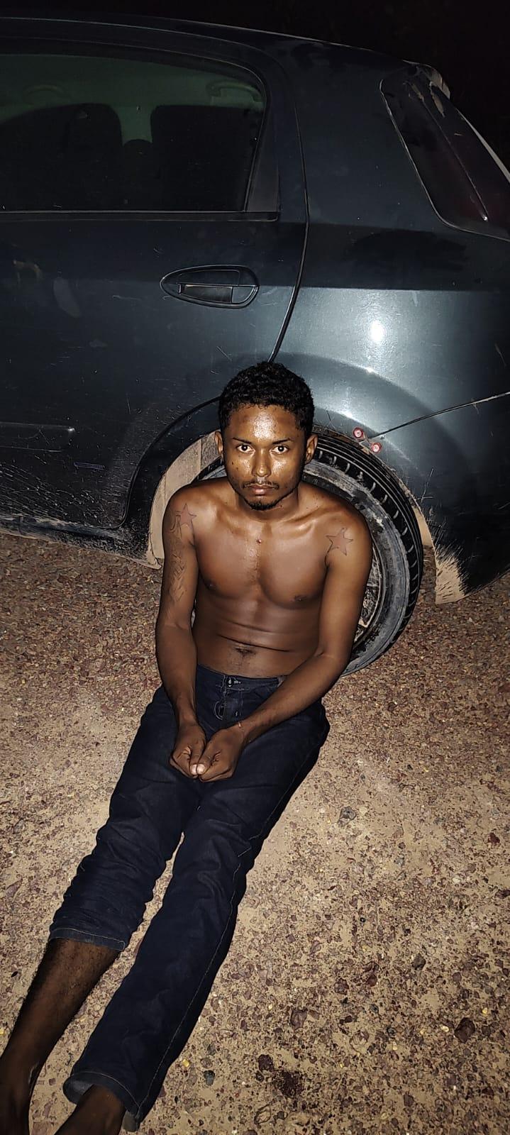 Elemento preso por furtar carro