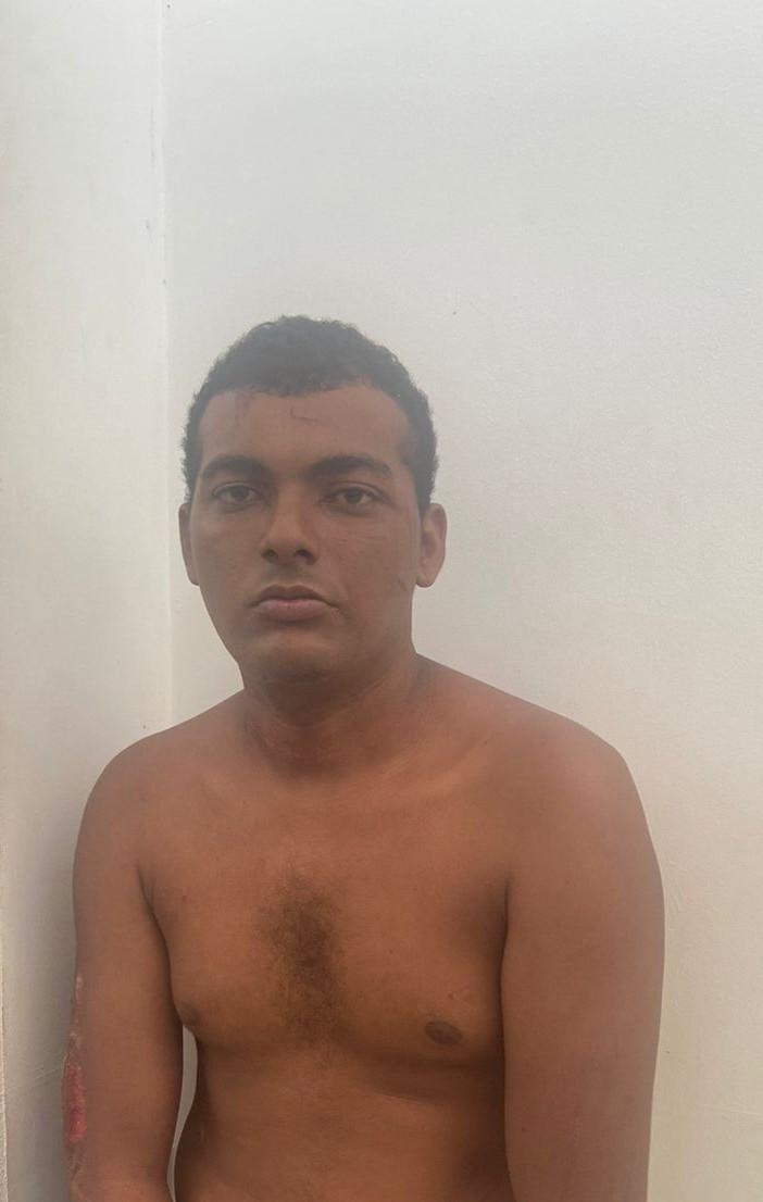 Veículo roubado recuperado após acidente