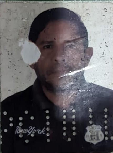 Homem encontrado morto em cadeira