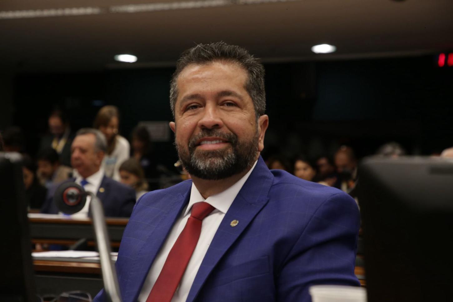 lHenderson Pinto destaca compromisso com o país e comemora aprovação de reforma tributária*l