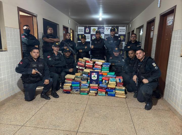 Drogas apreedidas pela PM dentro de uma embarcação em Almeirim