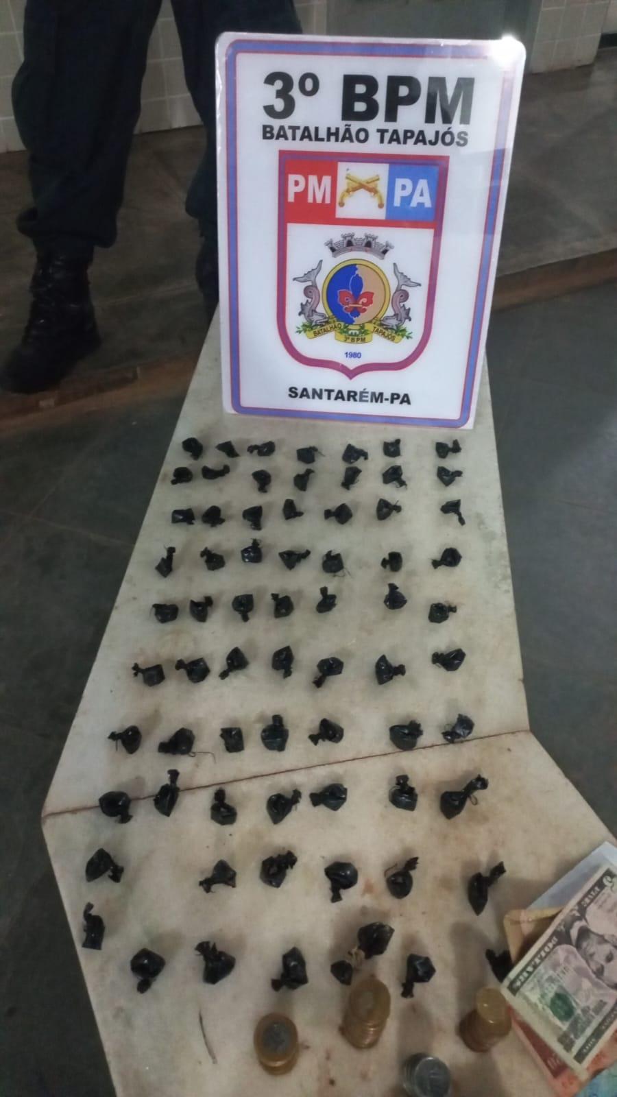 Mulher presa pela Polícia Militar por tráfico