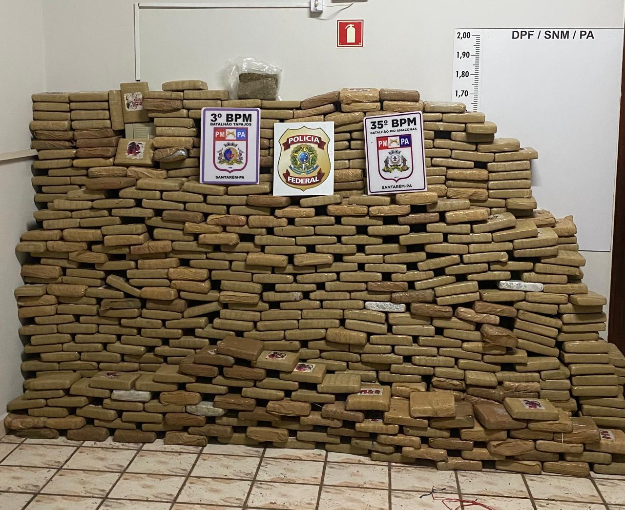 Aeronaves carros e quase uma tonelada de entorpecentes apreendidos pela PM e PF