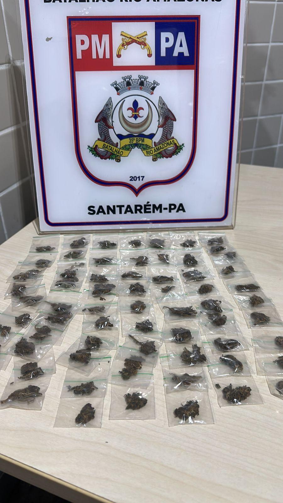 Mulher presa pela PM suspeita de tráfico na comunidade do Tabocal 