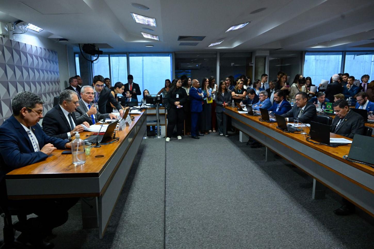 Câmara derruba MP 1303, e Henderson Pinto intensifica mobilização em defesa dos pescadores 