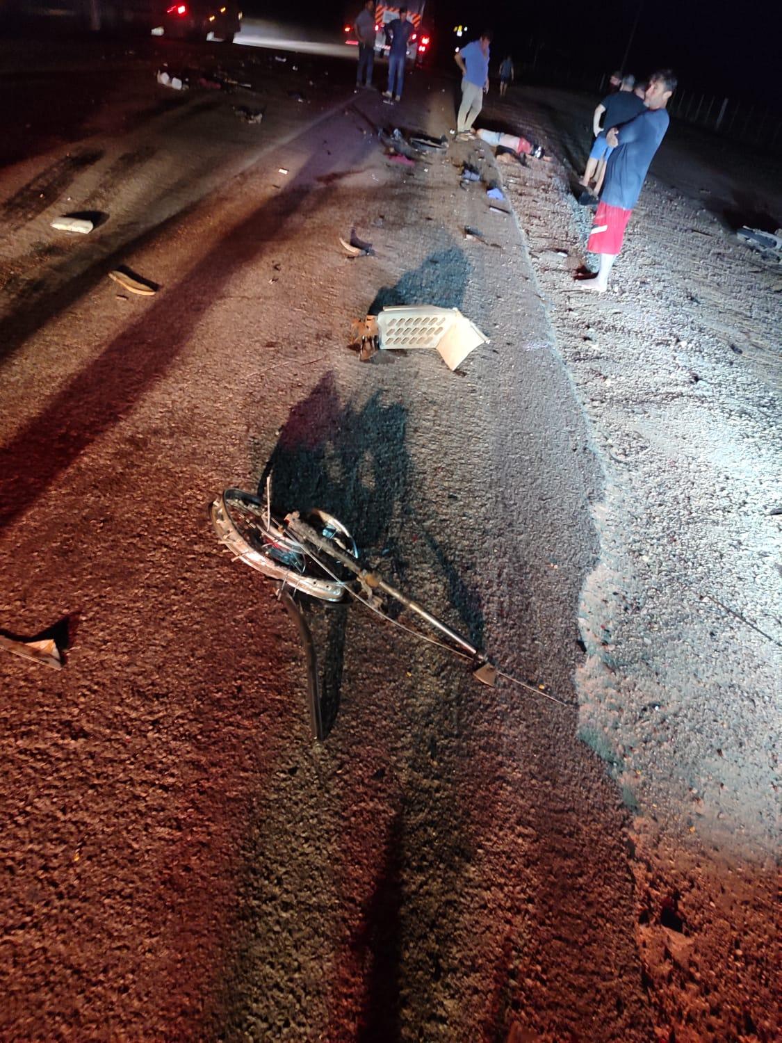 Colisão entre carreta e moto com vitima fatal em Castelo de Sonhos 