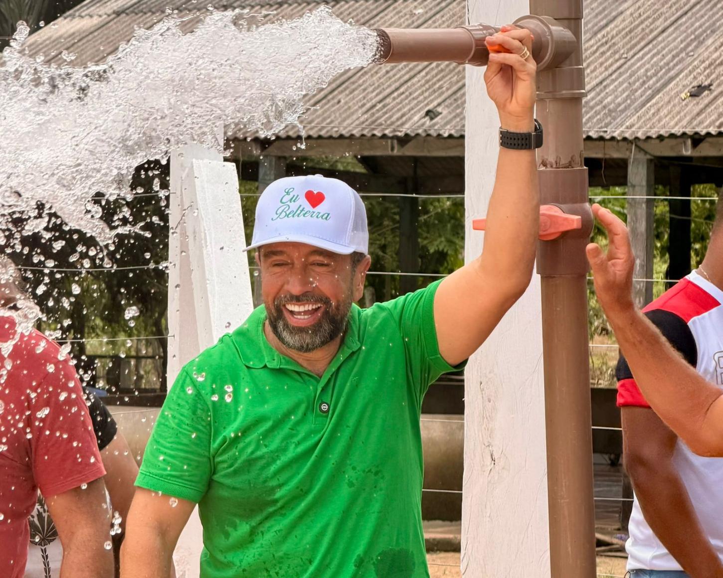 Deputado Henderson Pinto entrega microssistema de água e beneficia 60 famílias em Belterra