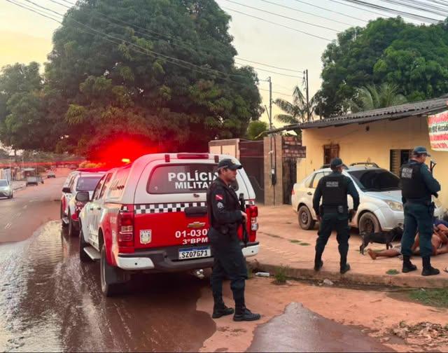 HOMEM É ESFAQUEADO NO PEITO E SUSPEITO É LEVADO PARA A DELEGACIA