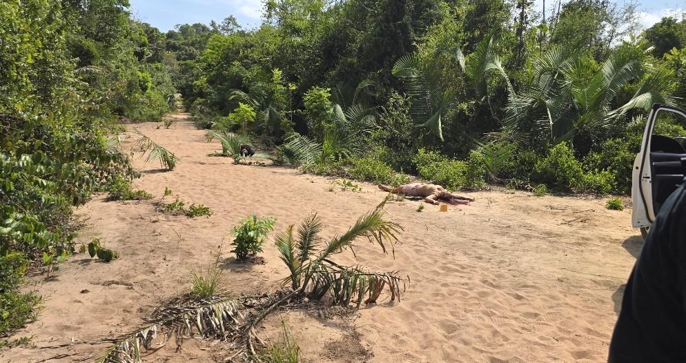 Um homem e uma mulher foram mortos a tiros ainda pouco em um ramal na região do Eixo Forte 