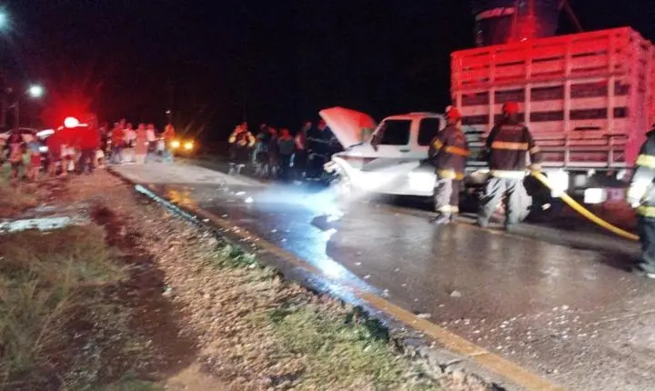 Colisão entre dois carros na Rio Curuá-Una