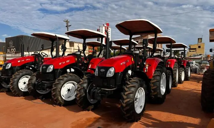 Com mandato presente Henderson Pinto entrega tratores e reforça apoio a Agricultura 
