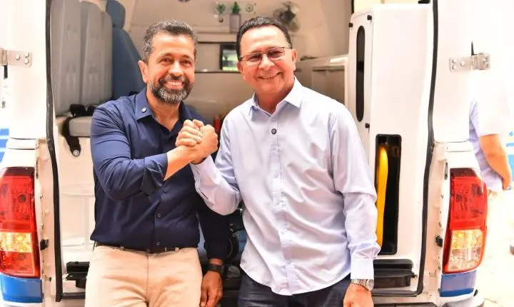 Deputado Henderson Pinto entrega ambulâncias para Santarém