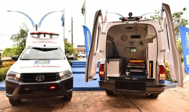 Deputado Henderson Pinto entrega ambulâncias para Santarém